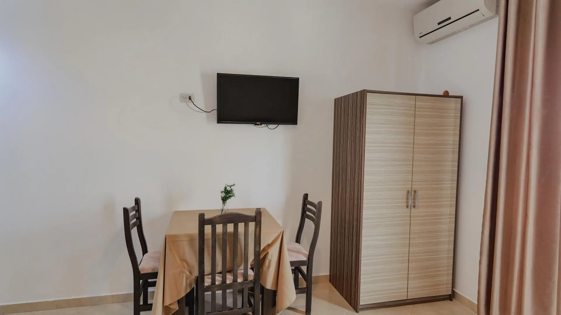 *** Konukevi Hotel Edola Saranda Arnavutluk